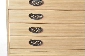 中古　民芸家具　品の良い佇まいが魅力的な国産の桐箪笥(引き出し、チェスト、桐たんす)(R-047212)