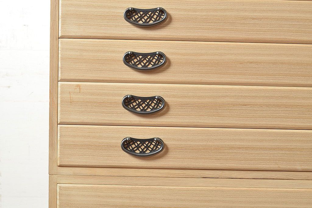 中古　民芸家具　品の良い佇まいが魅力的な国産の桐箪笥(引き出し、チェスト、桐たんす)(R-047212)