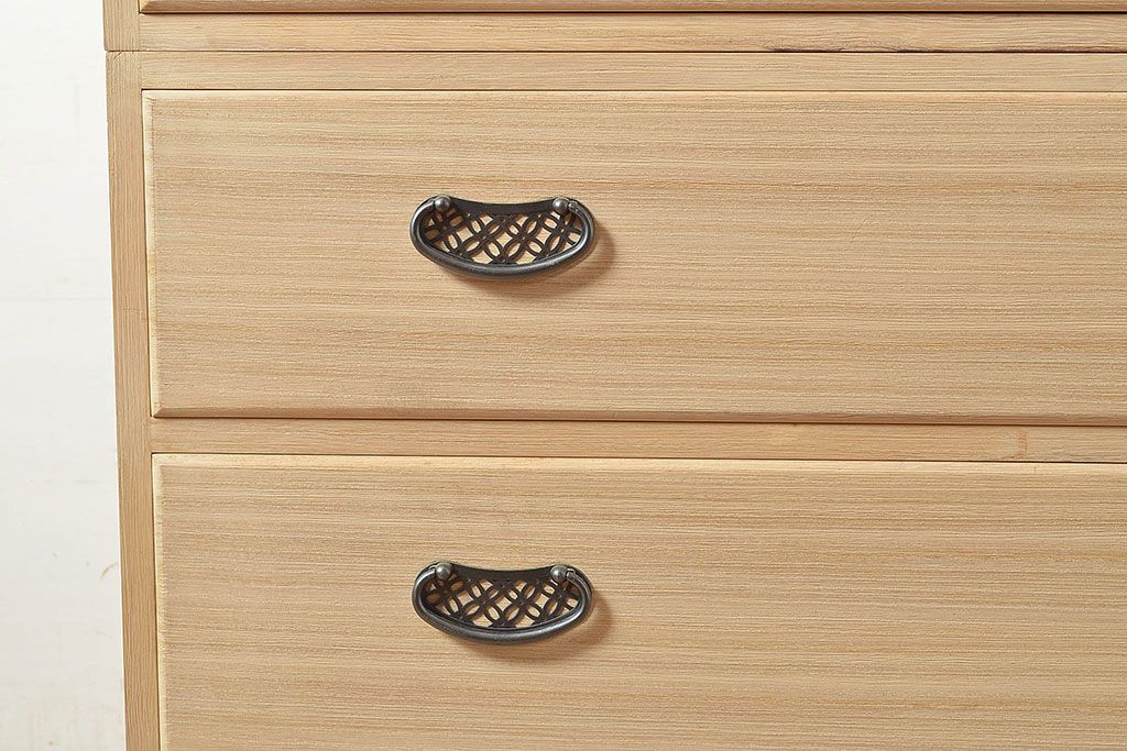 中古　民芸家具　品の良い佇まいが魅力的な国産の桐箪笥(引き出し、チェスト、桐たんす)(R-047212)