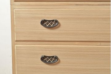 中古　民芸家具　品の良い佇まいが魅力的な国産の桐箪笥(引き出し、チェスト、桐たんす)(R-047212)