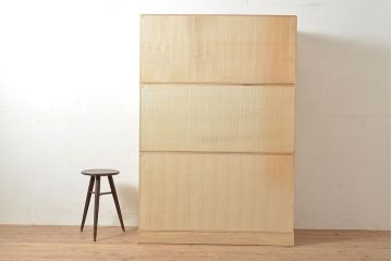 中古　民芸家具　品の良い佇まいが魅力的な国産の桐箪笥(引き出し、チェスト、桐たんす)(R-047212)