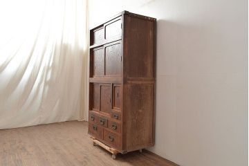 和製アンティーク　ケヤキの木目が上質な空間づくりを叶える関東水屋箪笥(茶箪笥、収納棚、キャビネット)(R-047224)