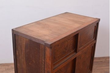 和製アンティーク　ケヤキの木目が上質な空間づくりを叶える関東水屋箪笥(茶箪笥、収納棚、キャビネット)(R-047225)