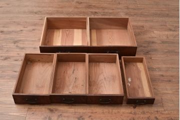 和製アンティーク　ケヤキの木目が上質な空間づくりを叶える関東水屋箪笥(茶箪笥、収納棚、キャビネット)(R-047226)