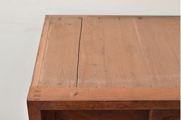 和製アンティーク　ケヤキの木目が上質な空間づくりを叶える関東水屋箪笥(茶箪笥、収納棚、キャビネット)(R-047226)