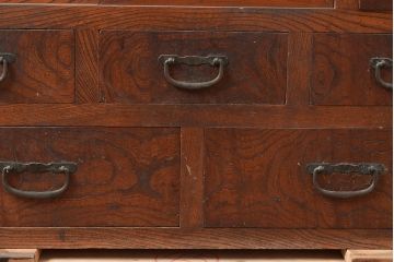 和製アンティーク　ケヤキの木目が上質な空間づくりを叶える関東水屋箪笥(茶箪笥、収納棚、キャビネット)(R-047226)