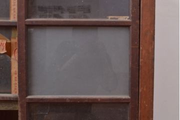 和製アンティーク　シンプルなつくりで使いやすい!前面ヒノキ材製のガラス戸棚(収納棚、戸棚、キャビネット)(R-047228)