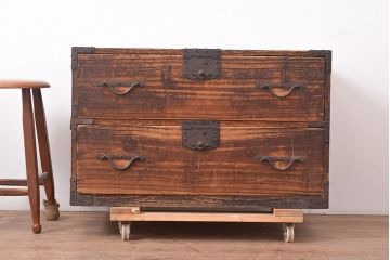 和製アンティーク　総桐材製　古びた風合いの金具と渋い木肌が格好良い衣装箪笥(時代箪笥、引き出し、チェスト)(R-047230)