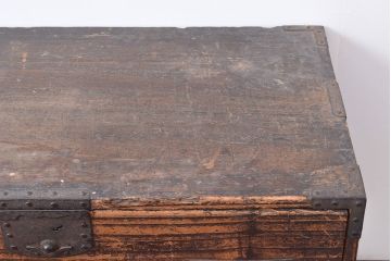 和製アンティーク　総桐材製　古びた風合いの金具と渋い木肌が格好良い衣装箪笥(時代箪笥、引き出し、チェスト)(R-047230)