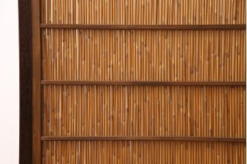 中古　民芸家具　高級品!見た目にも涼やかな桑材製の衝立(葦戸、よし戸、パーテーション)(R-047232)