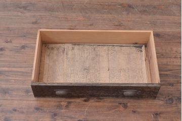 和製アンティーク　ヒノキ材の使い込まれた風合いと升格子が趣あふれる収納棚(下駄箱、戸棚、キャビネット)(R-047233)