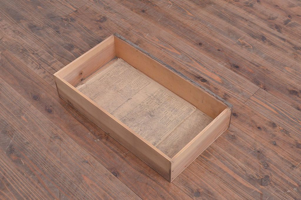 和製アンティーク　ヒノキ材の使い込まれた風合いと升格子が趣あふれる収納棚(下駄箱、戸棚、キャビネット)(R-047233)