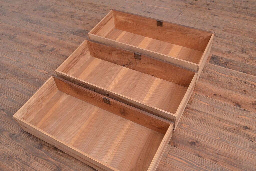 和製アンティーク　ケヤキ材の美しい木目が上質な空間づくりを叶える衣装箪笥(和タンス、引き出し)(R-047234)