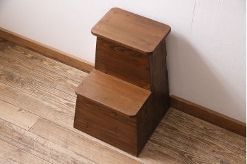 昭和レトロ　ヒノキ材　懐かしい雰囲気が魅力の踏み台(飾り台、花台)(R-047236)