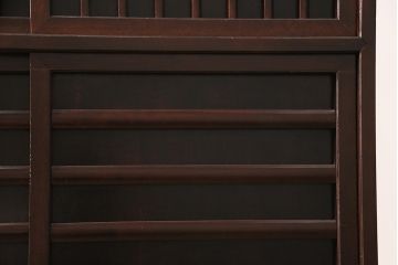 中古　赤みがかった木肌が上品な民芸家具の戸棚(茶棚、水屋箪笥、松本民芸家具)(R-047238)