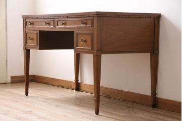 中古　DREXEL HERITAGE(ドレクセルヘリテイジ)のTriune(トライユン)シリーズ!クラシカルな佇まいが魅力のデスク(ワークデスク、机、在宅ワーク、在宅用)(定価約34万円)(R-047239)