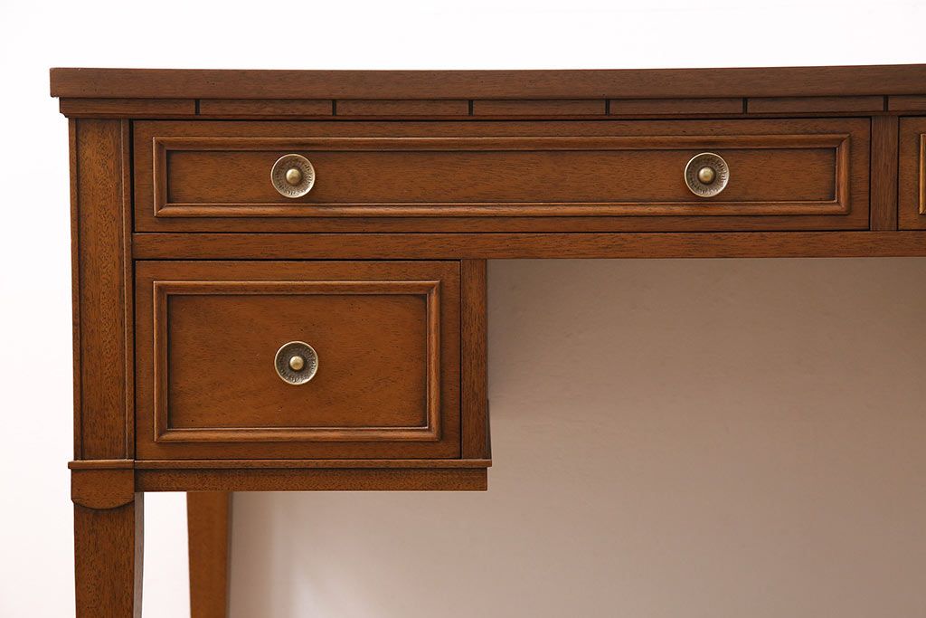 中古　DREXEL HERITAGE(ドレクセルヘリテイジ)のTriune(トライユン)シリーズ!クラシカルな佇まいが魅力のデスク(ワークデスク、机、在宅ワーク、在宅用)(定価約34万円)(R-047239)