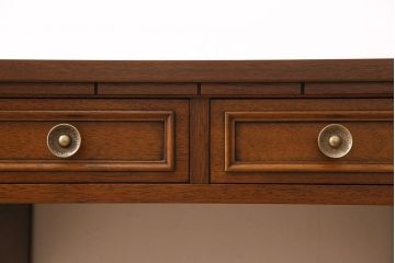 中古　DREXEL HERITAGE(ドレクセルヘリテイジ)のTriune(トライユン)シリーズ!クラシカルな佇まいが魅力のデスク(ワークデスク、机、在宅ワーク、在宅用)(定価約34万円)(R-047239)