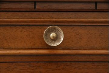 中古　DREXEL HERITAGE(ドレクセルヘリテイジ)のTriune(トライユン)シリーズ!クラシカルな佇まいが魅力のデスク(ワークデスク、机、在宅ワーク、在宅用)(定価約34万円)(R-047239)