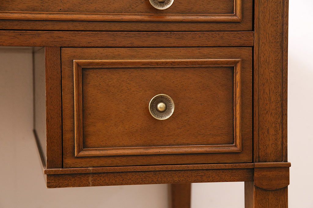 中古　DREXEL HERITAGE(ドレクセルヘリテイジ)のTriune(トライユン)シリーズ!クラシカルな佇まいが魅力のデスク(ワークデスク、机、在宅ワーク、在宅用)(定価約34万円)(R-047239)