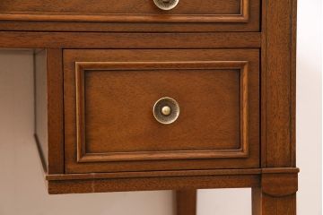 中古　DREXEL HERITAGE(ドレクセルヘリテイジ)のTriune(トライユン)シリーズ!クラシカルな佇まいが魅力のデスク(ワークデスク、机、在宅ワーク、在宅用)(定価約34万円)(R-047239)