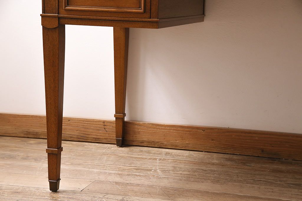 中古　DREXEL HERITAGE(ドレクセルヘリテイジ)のTriune(トライユン)シリーズ!クラシカルな佇まいが魅力のデスク(ワークデスク、机、在宅ワーク、在宅用)(定価約34万円)(R-047239)