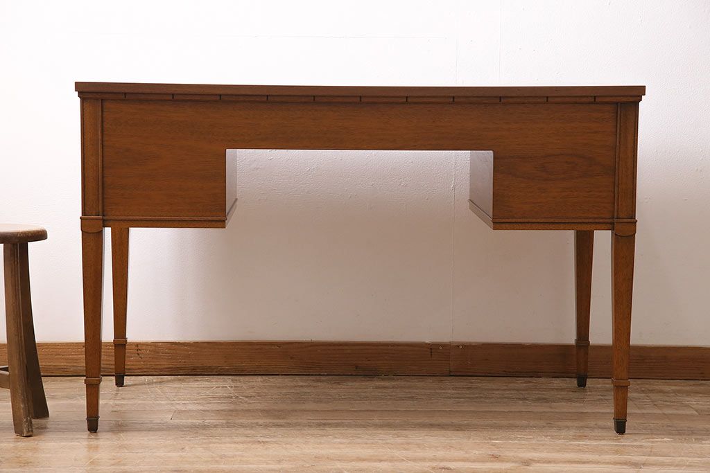 中古　DREXEL HERITAGE(ドレクセルヘリテイジ)のTriune(トライユン)シリーズ!クラシカルな佇まいが魅力のデスク(ワークデスク、机、在宅ワーク、在宅用)(定価約34万円)(R-047239)