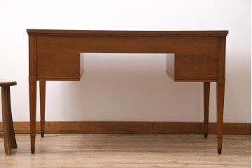 中古　DREXEL HERITAGE(ドレクセルヘリテイジ)のTriune(トライユン)シリーズ!クラシカルな佇まいが魅力のデスク(ワークデスク、机、在宅ワーク、在宅用)(定価約34万円)(R-047239)