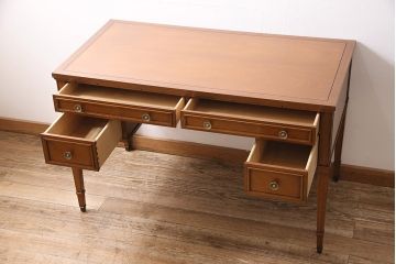 中古　DREXEL HERITAGE(ドレクセルヘリテイジ)のTriune(トライユン)シリーズ!クラシカルな佇まいが魅力のデスク(ワークデスク、机、在宅ワーク、在宅用)(定価約34万円)(R-047239)