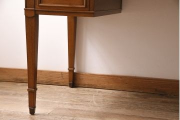 中古　DREXEL HERITAGE(ドレクセルヘリテイジ)のTriune(トライユン)シリーズ!クラシカルな佇まいが魅力のデスク(ワークデスク、机、在宅ワーク、在宅用)(定価約34万円)(R-047239)