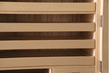 中古　伝統工芸　衣装盆付き　梅の花の意匠金具が上品な加茂総桐箪笥(総桐たんす、着物箪笥、収納箪笥、整理箪笥、和たんす)(R-047241)