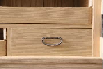 中古　伝統工芸　衣装盆付き　梅の花の意匠金具が上品な加茂総桐箪笥(総桐たんす、着物箪笥、収納箪笥、整理箪笥、和たんす)(R-047241)