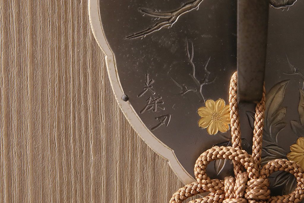 中古　伝統工芸　衣装盆付き　梅の花の意匠金具が上品な加茂総桐箪笥(総桐たんす、着物箪笥、収納箪笥、整理箪笥、和たんす)(R-047241)