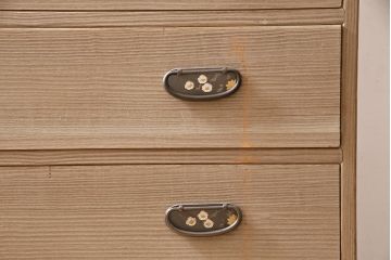 中古　伝統工芸　衣装盆付き　梅の花の意匠金具が上品な加茂総桐箪笥(総桐たんす、着物箪笥、収納箪笥、整理箪笥、和たんす)(R-047241)