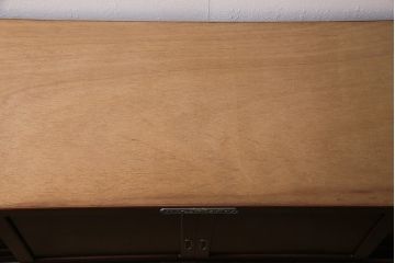 中古　民芸家具　濃い色合いの木肌に優美な牡丹金具が映える箪笥サイドボード(収納棚、テレビボード)(R-047244)