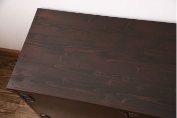 中古　民芸家具　衣装盆付き　濃い色合いの木肌に優美な牡丹金具が映える箪笥サイドボード(着物箪笥、和タンス、引き出し)(R-047245)