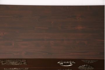中古　民芸家具　濃い色合いの木肌に優美な牡丹金具が映える箪笥ローチェスト(和タンス、引き出し)(R-047246)