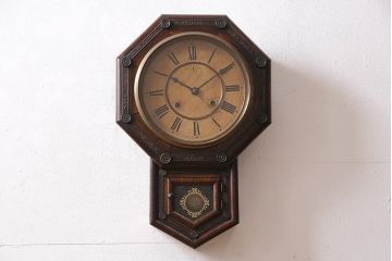 アンティーク時計　PENDULUM OCTAGON　細かい彫が上品さを演出する八角合長のゼンマイ式掛け時計(振り子時計、柱時計)(R-047248)