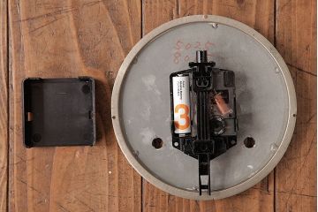 アンティーク時計 電池式　針のデザインがお洒落な八角柱時計(掛け時計)(R-047249)
