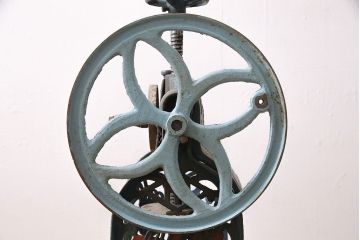 ジャンク品 アンティーク雑貨 帝農社製 T.N.ICE PLANER ミカド式 レトロで凝ったデザインが魅力的な手動式かき氷機(氷削機、手回し、ディスプレイ)(R-047251)