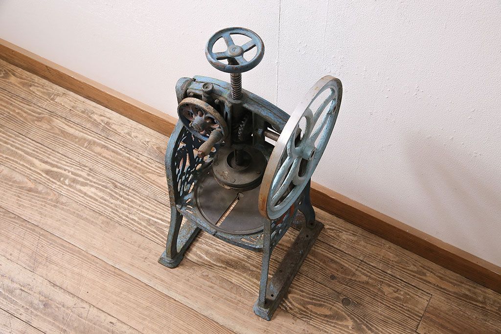 ジャンク品 アンティーク雑貨 帝農社製 T.N.ICE PLANER ミカド式 レトロで凝ったデザインが魅力的な手動式かき氷機(氷削機、手回し、ディスプレイ)(R-047251)