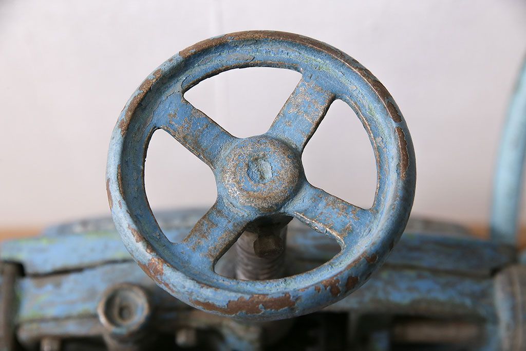 ジャンク品 アンティーク雑貨 帝農社製 T.N.ICE PLANER ミカド式 レトロで凝ったデザインが魅力的な手動式かき氷機(氷削機、手回し、ディスプレイ)(R-047251)