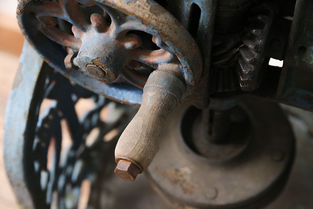 ジャンク品 アンティーク雑貨 帝農社製 T.N.ICE PLANER ミカド式 レトロで凝ったデザインが魅力的な手動式かき氷機(氷削機、手回し、ディスプレイ)(R-047251)