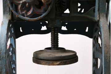 ジャンク品 アンティーク雑貨 帝農社製 T.N.ICE PLANER ミカド式 レトロで凝ったデザインが魅力的な手動式かき氷機(氷削機、手回し、ディスプレイ)(R-047251)