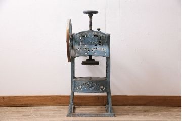 ジャンク品 アンティーク雑貨 帝農社製 T.N.ICE PLANER ミカド式 レトロで凝ったデザインが魅力的な手動式かき氷機(氷削機、手回し、ディスプレイ)(R-047251)