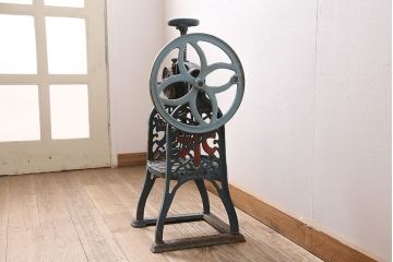 ジャンク品　アンティーク雑貨　帝農社製　T.N.ICE PLANER　ミカド式　レトロで凝ったデザインが魅力的な手動式かき氷機(氷削機、手回し、ディスプレイ)(R-047251)