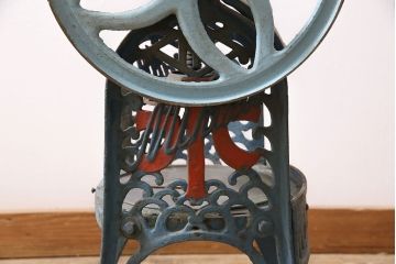 ジャンク品　アンティーク雑貨　帝農社製　T.N.ICE PLANER　ミカド式　レトロで凝ったデザインが魅力的な手動式かき氷機(氷削機、手回し、ディスプレイ)(R-047251)