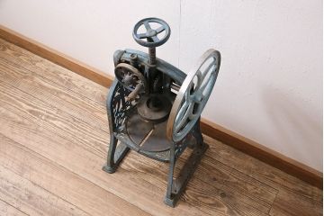ジャンク品　アンティーク雑貨　帝農社製　T.N.ICE PLANER　ミカド式　レトロで凝ったデザインが魅力的な手動式かき氷機(氷削機、手回し、ディスプレイ)(R-047251)