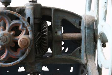 ジャンク品　アンティーク雑貨　帝農社製　T.N.ICE PLANER　ミカド式　レトロで凝ったデザインが魅力的な手動式かき氷機(氷削機、手回し、ディスプレイ)(R-047251)