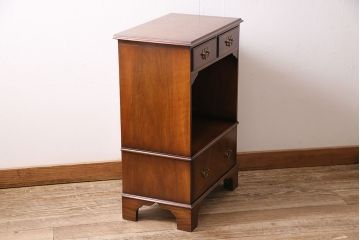 イギリスビンテージ　BEVAN FUNNELL(ベヴァン・ファンネル)　ウォールナット　バーズアイの杢目が高級な雰囲気を高めるリビングボード(スモールチェスト、収納棚、サイドボード)(R-047252)